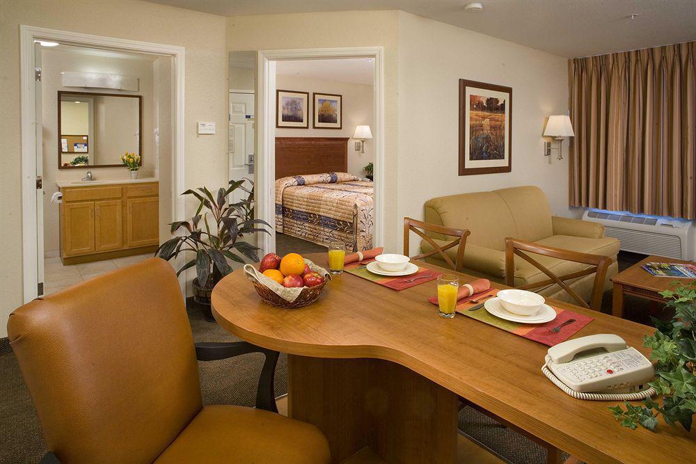 Candlewood Victoria By Ihg Zimmer foto